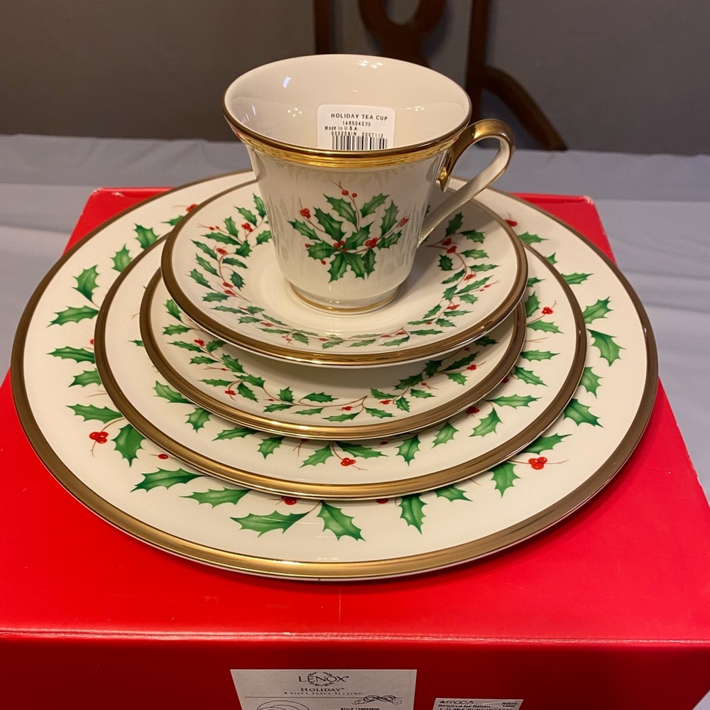 Lenox Holiday - (3) 5 piece placing setting plus serving plate - Brand new